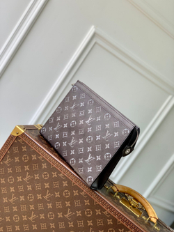 Louis Vuitton Pochette Voyage MM