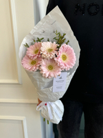 Кулек из гербер и эвкалипта