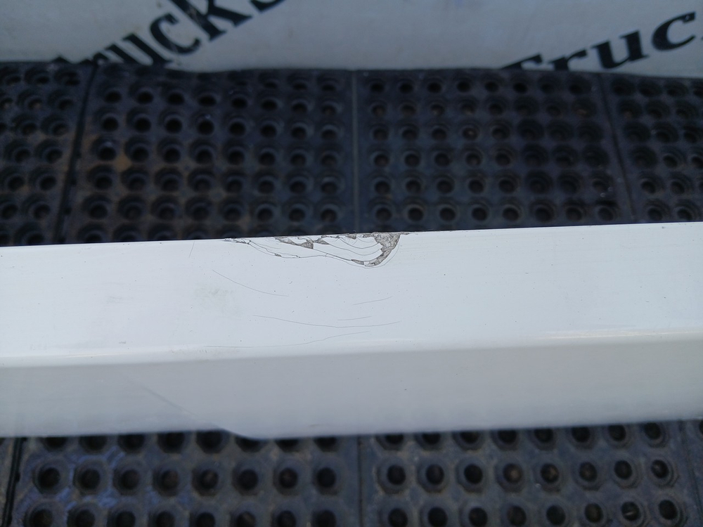 Спойлер кабины боковой левый