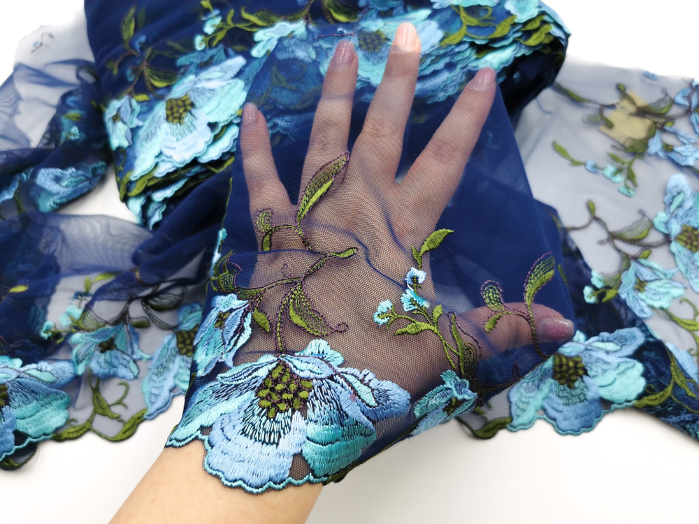 Вышивка на сетке, 20 см, ПРАВАЯ, цветы на темно-синем фоне (Артикул: VS-2023), м