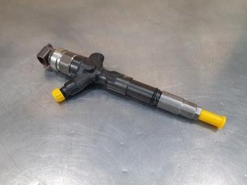 Форсунка топливная Denso 23670-30400