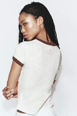 ZARA ФУТБОЛКА ФЛАМЕ HELLO KITTY AND FRIENDS © SANRIO, ЭКРЮ