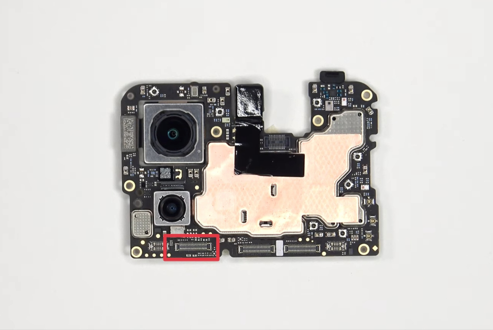 Motorola Edge 50 5G (2024) (XT2407-1) - FPC коннектор дисплея (на плату)