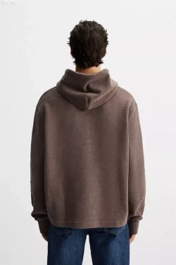 ZARA ТОЛСТОВКА ИЗ РЕЛЬЕФНОЙ ТКАНИ, КОРИЧНЕВЫЙ