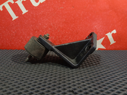 Кронштейн траверсы КПП правый