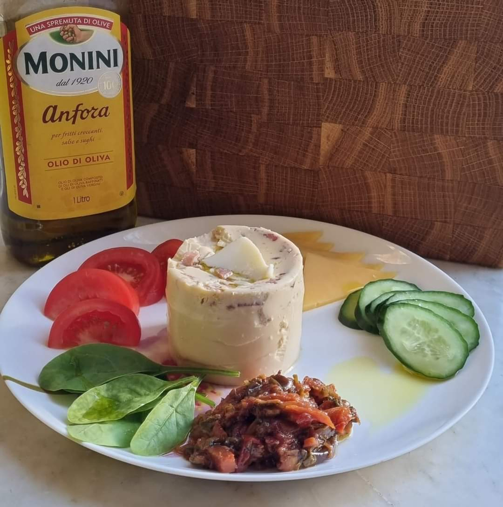 Омлет по-домашнему с копченой свиной грудинкой