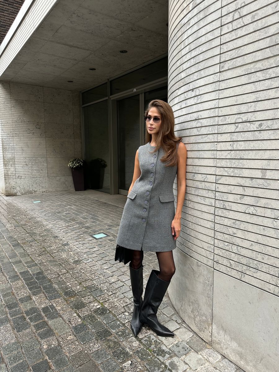 Платье из твида на пуговицах мини серое