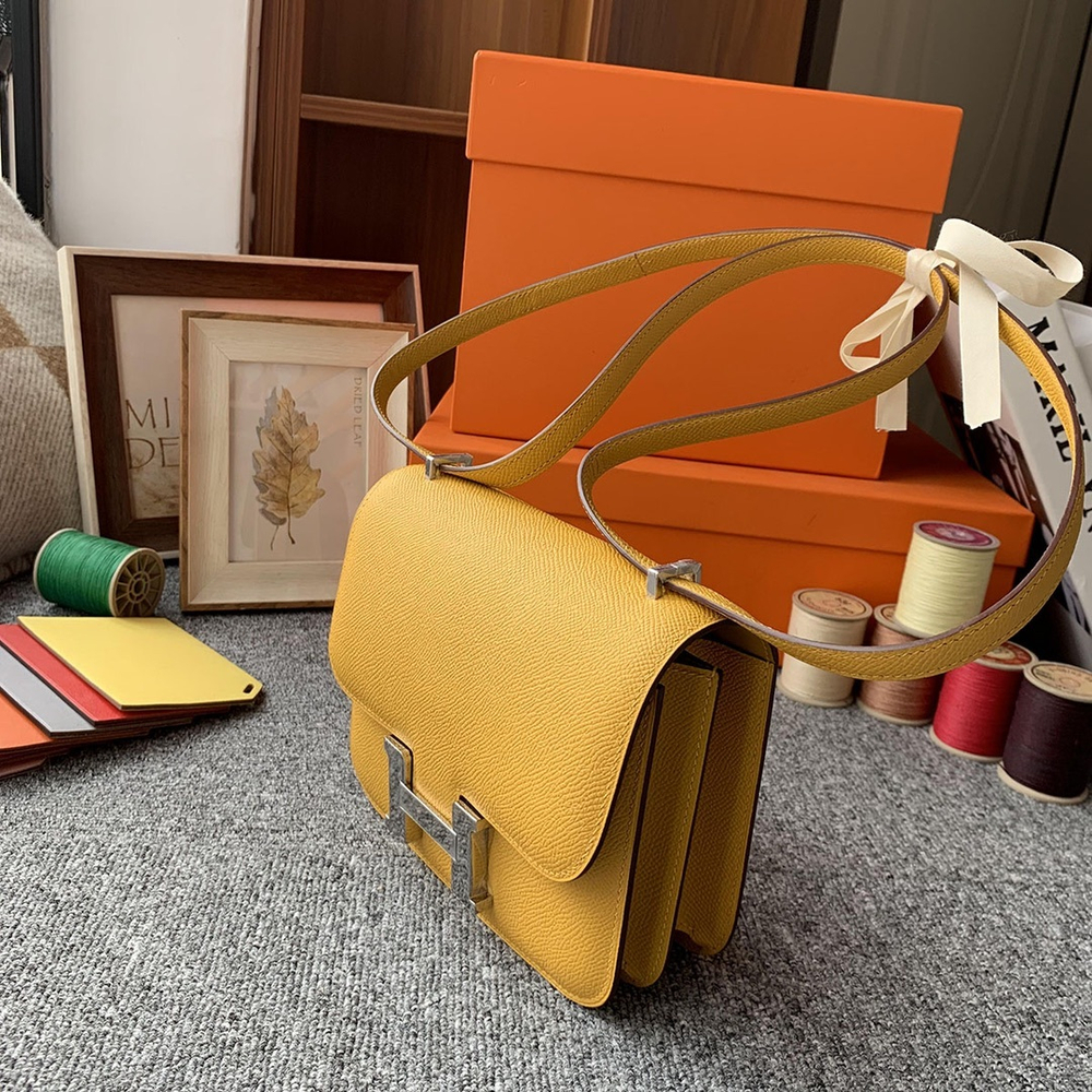 Hermes Constance 18