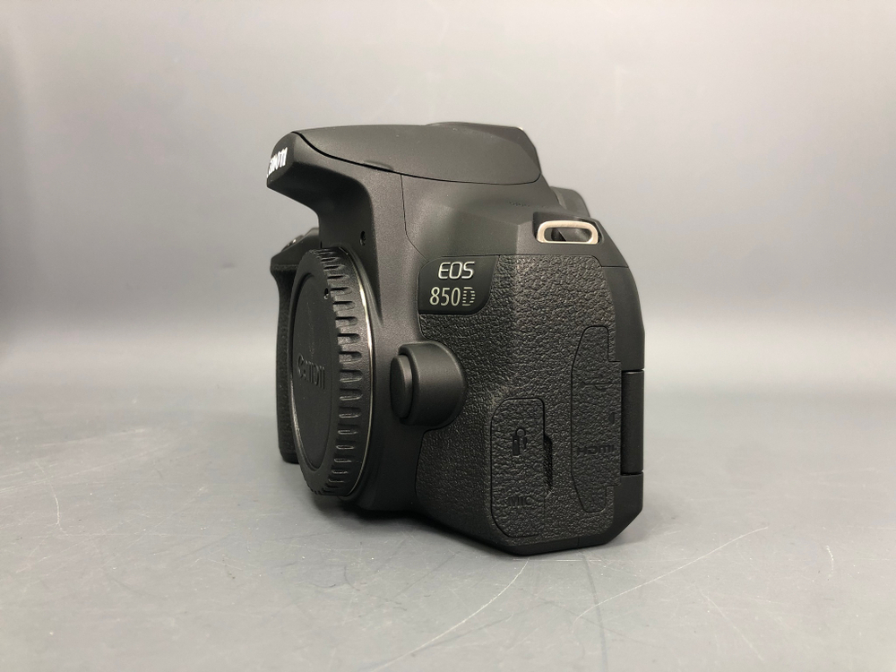 Canon EOS 850D