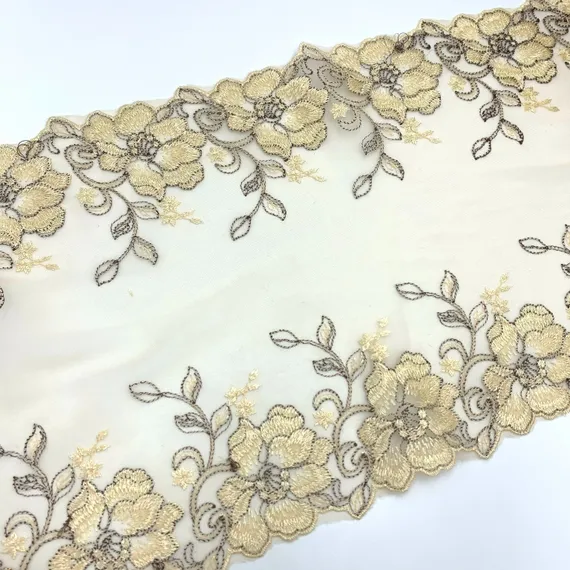 Вышивка на сетке бежевая 25 см, (нитки)