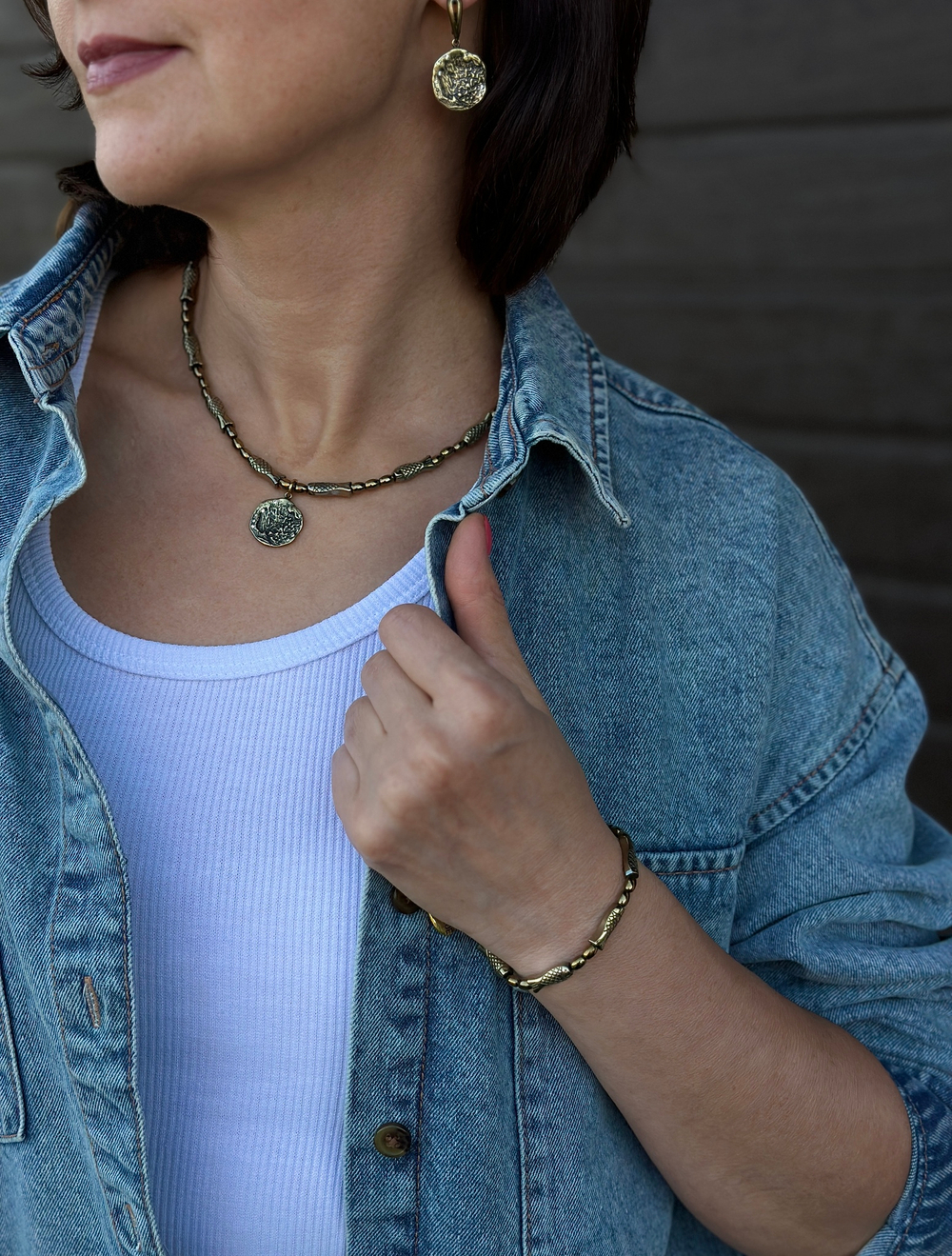 Серьги в оттенке бронза. Английский замок. На монете природная тематика.