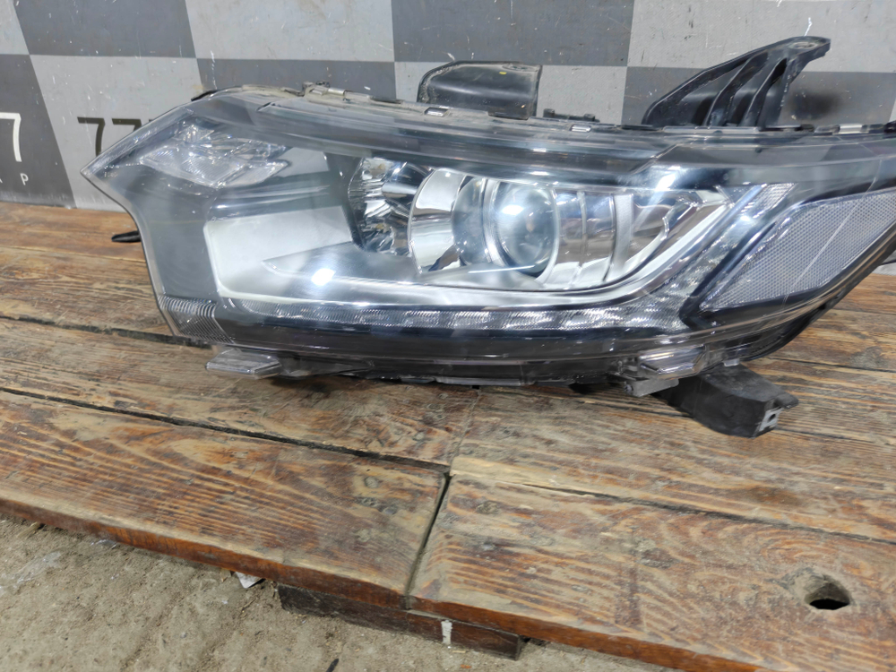 Фара левая галоген Mitsubishi Outlander 3 15-23 Б/У Оригинал 8301C853