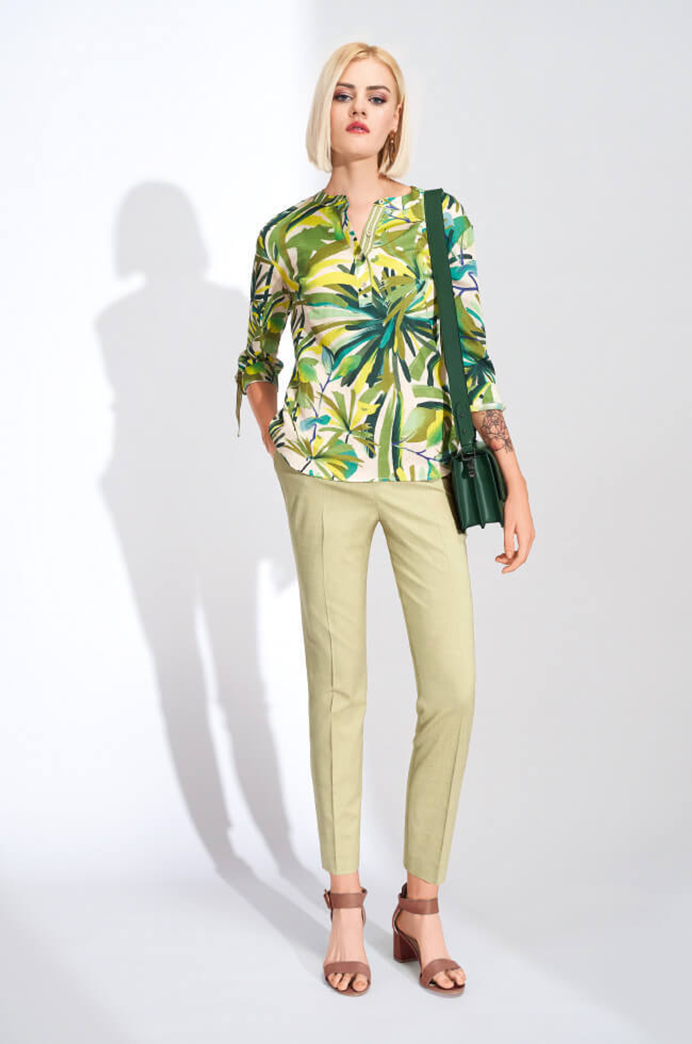22089 Блузка женская (зеленый принт)