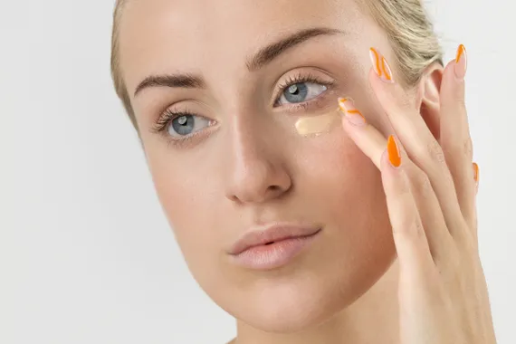 Микроэмульсия для кожи вокруг глаз на основе кофеина 5%, арбутина 2% и катехина 0. 1%