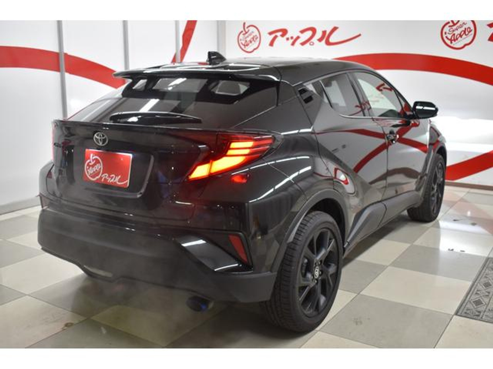 TOYOTA C - HR 2023 г.