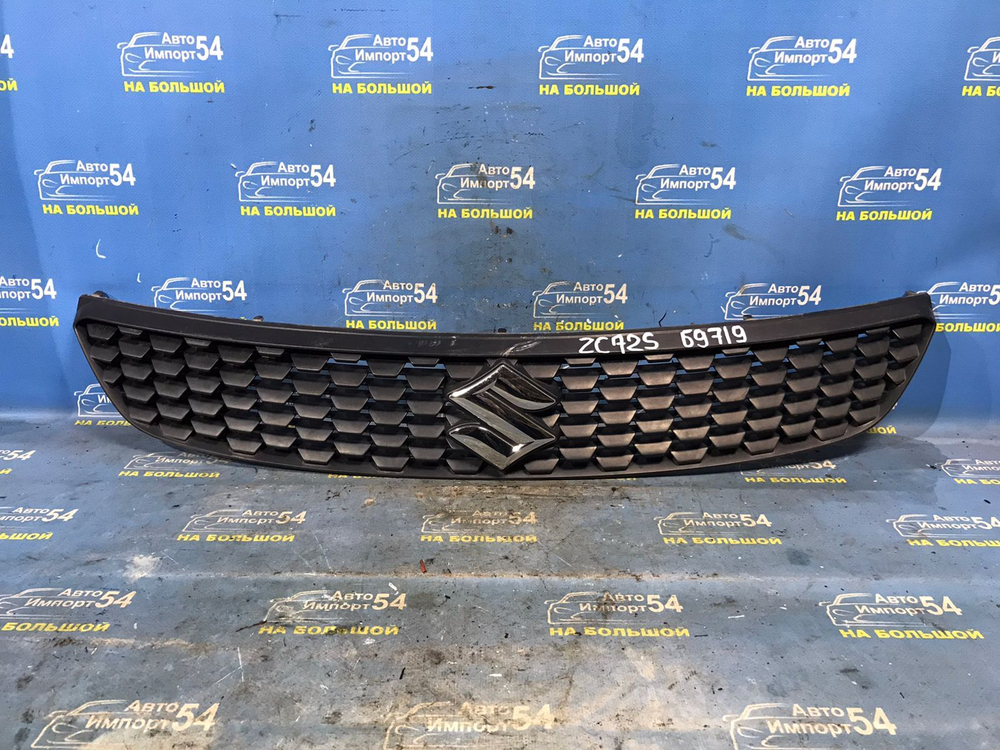 Решетка радиатора SUZUKI SWIFT 2010-2013