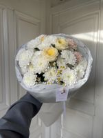 Букет из хризантемы, ромашки, кустовой пионовидной розы и диантусов!