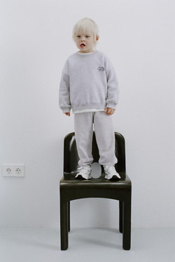 ZARA БАЗОВАЯ ТОЛСТОВКА С НАДПИСЬЮ, СЕРЫЙ МЕЛАНЖ