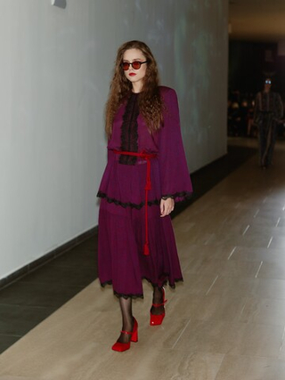 Платье с воланами