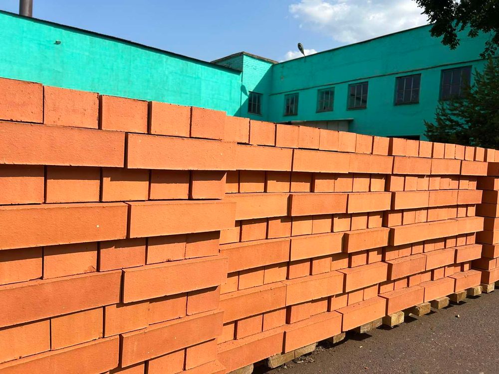 Кирпич керамический рядовой полнотелый профильный (Евро) М200, (330 шт.) Витебск