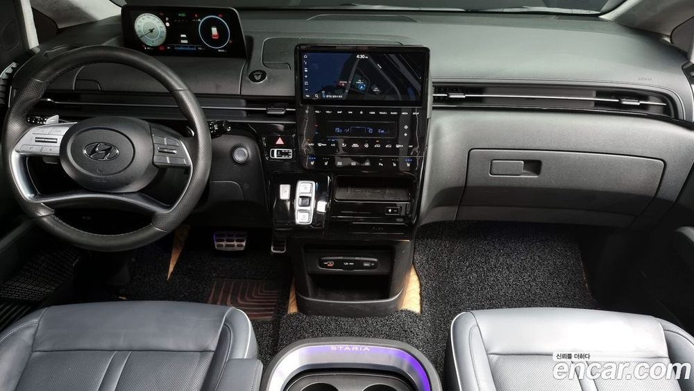 Hyundai Staria 4WD Lounge 9-и местный (11.2021)