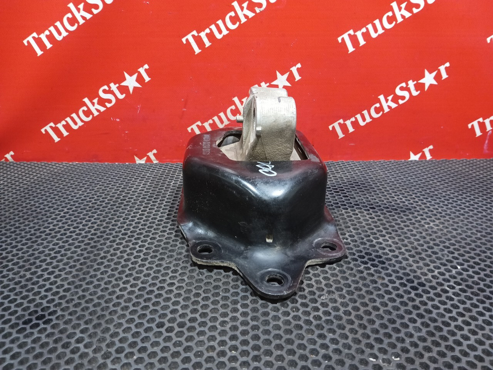 Подушка двигателя задняя левая 2023г