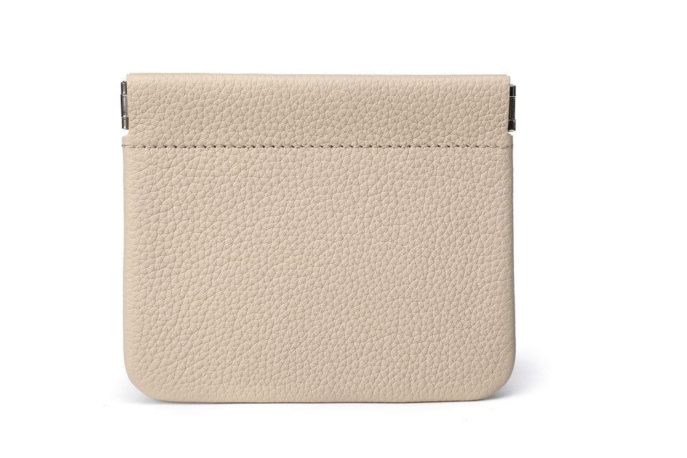 POCHETTE S кремового цвета