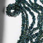 Гематин (гематит), оттенок "Зеленый металлик", тонкий фриформ 6-8*2,5мм