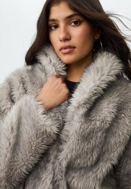 STRADIVARIUS Шуба из искусственного меха, серый