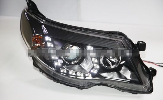 Передние фары Субару Форестер 2008-2012 V1 type [Комплект Л+П; яркие ходовые огни; электрокорректор; биксеноновая линза]