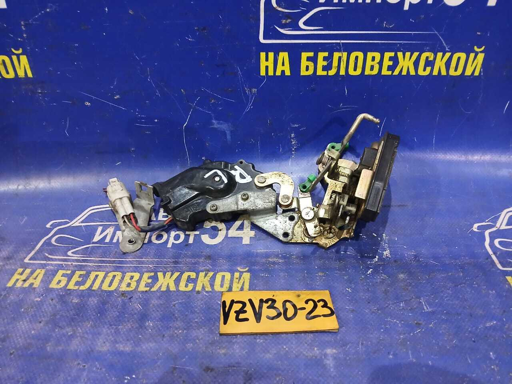 Замок двери задней левой TOYOTA CAMRY PROMINENT 1991