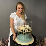 Живые бабочки с розами