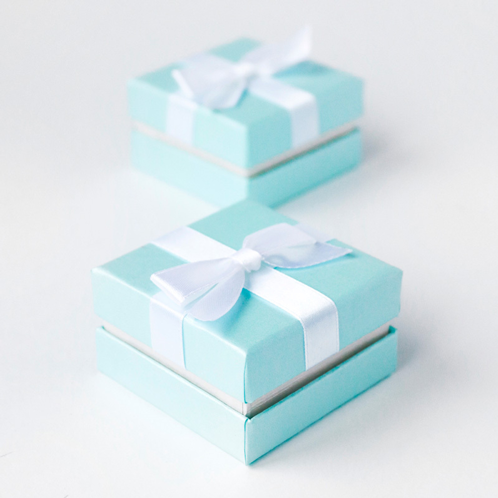 Картонный футляр с бантиком «Наполеон» для презентационного украшения