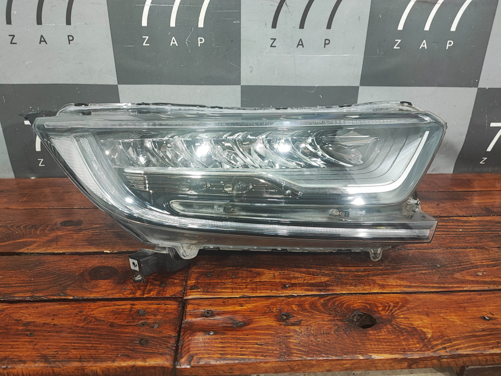 Фара правая LED Honda CR-V 5 (RW) 16-нв Б/У Оригинал 33100TLAG11