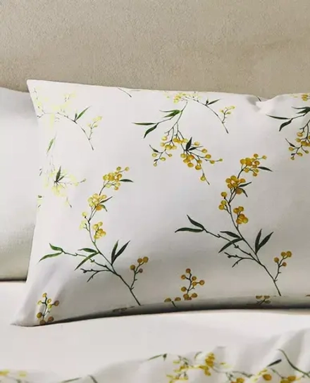 ZARA HOME НАВОЛОЧКА ИЗ САТИНА С ПРИНТОМ «МИМОЗА», ЖЕЛТОВАТО-БЕЛЫЙ