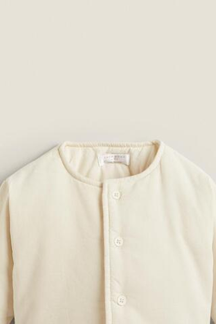 ZARA СТЕГАНОЕ БАРХАТНОЕ ПАЛЬТО, КРЕМОВЫЙ