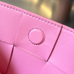 Bottega Veneta Cassette Pouch On Strap 22 cm