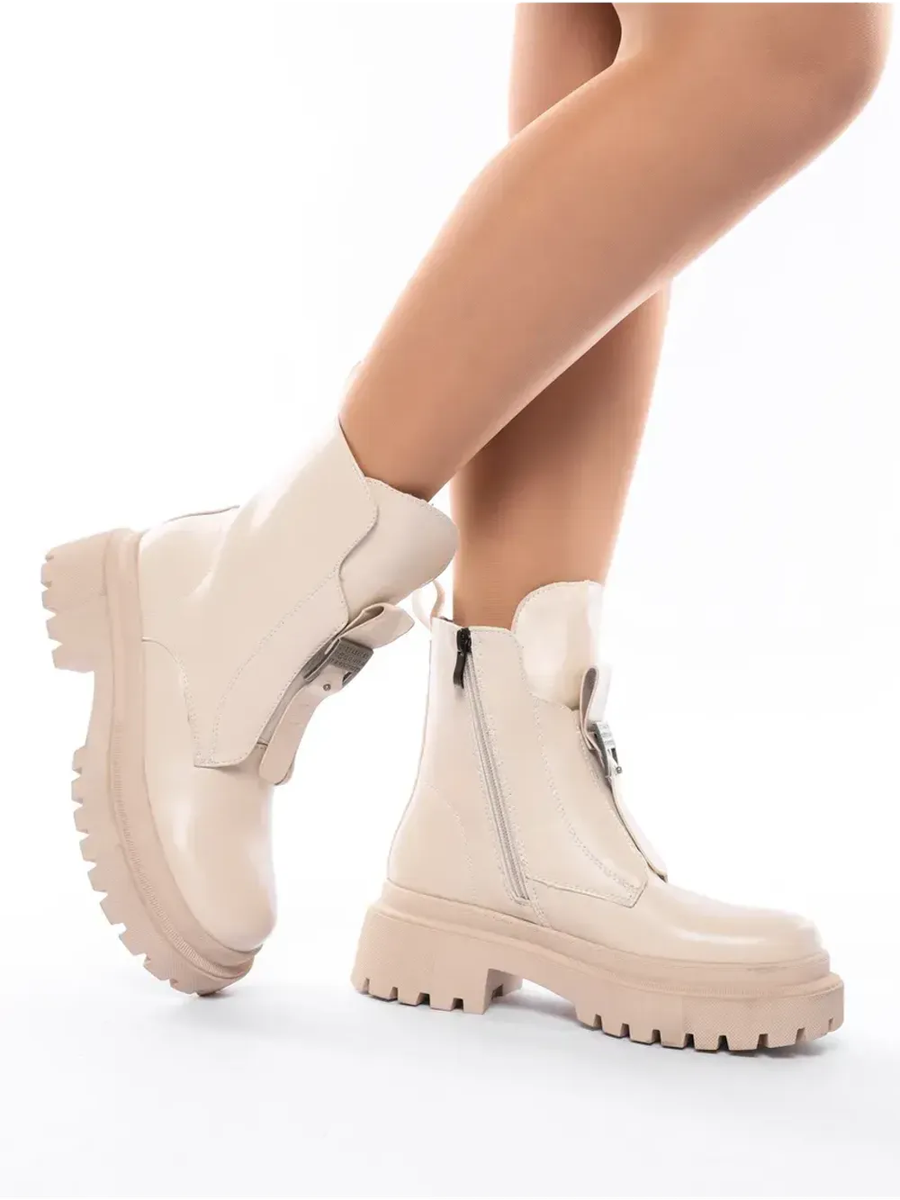 Зимние ботинки на высокой платформе