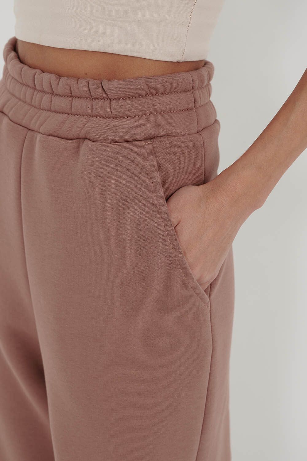 Утепленные брюки клеш цвета молочный шоколад