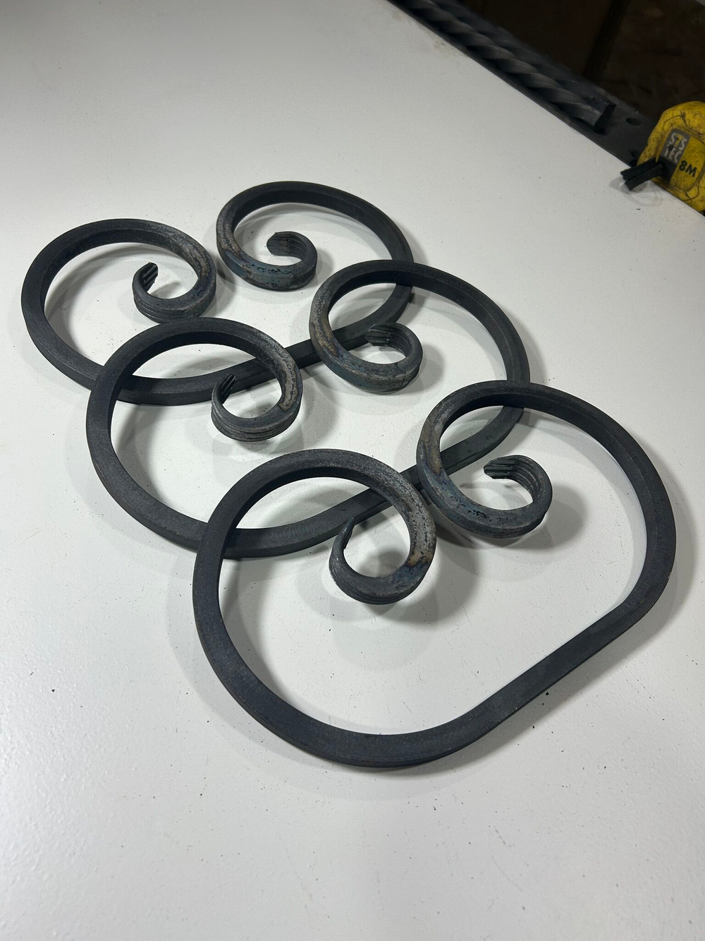 Кованый элемент вензель 150х270мм квадрат полнотелый 12х12мм