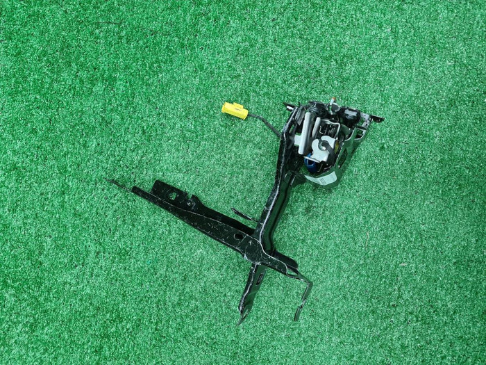 Кронштейн фары правый BMW 3er G20 (2018-н.в.)