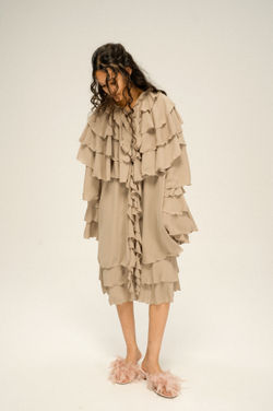 Платье с густыми рюшами