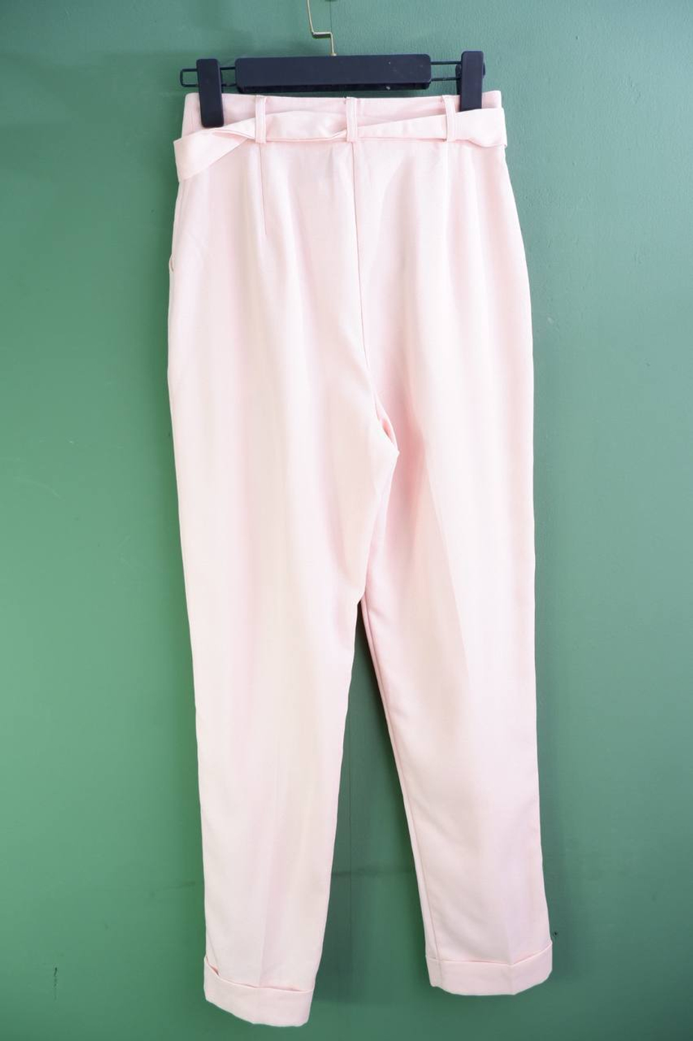 Брюки ASOS в нежном оттенке и современного кроя 40 размер