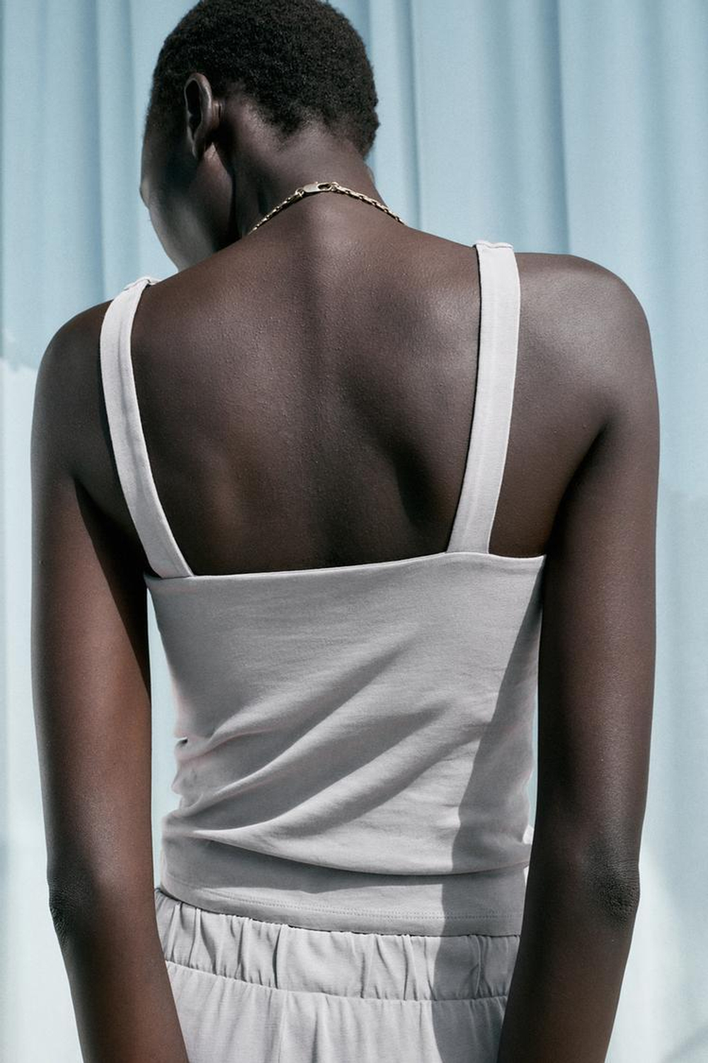 ZARA ТОП ИЗ ТКАНИ С ЭФФЕКТОМ ПОТЕРТОСТИ СО СКЛАДКАМИ, СЕРО-СИНИЙ