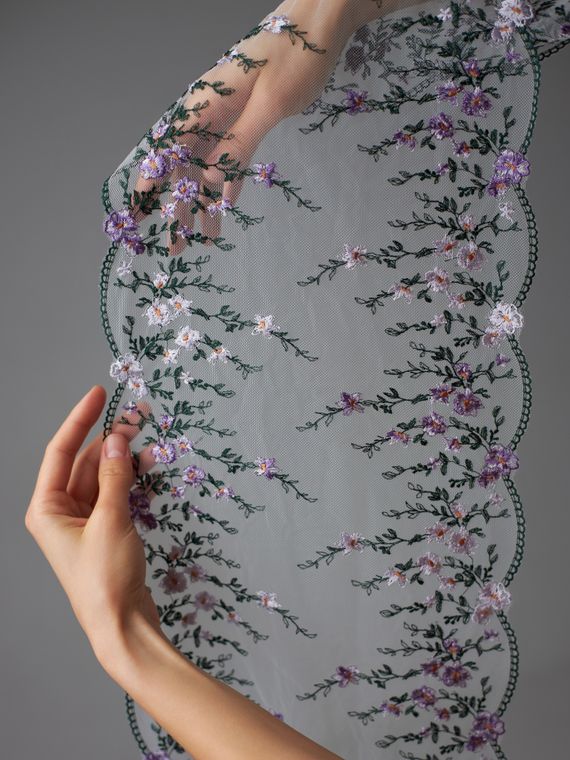 05-109 Вышивка на неэл. сетке 20-22 см, белый/сирень/зеленый