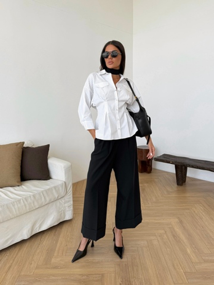 Брюки-кюлоты с отворотами и широким поясом