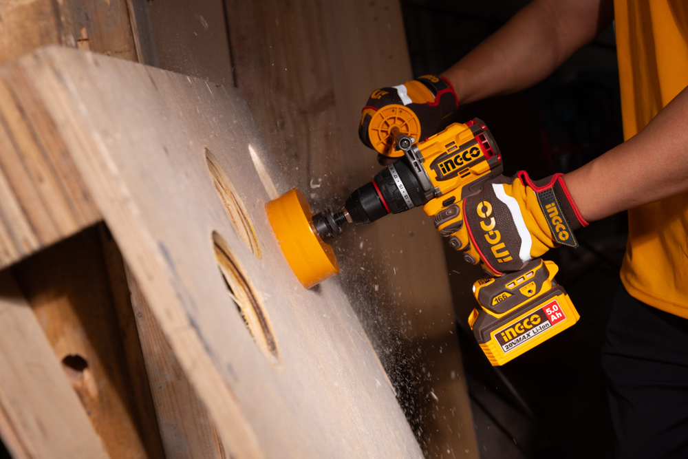 Аккумуляторный бесщёточный ударный шуруповерт INGCO CIDLI201668 INDUSTRIAL 20 В 166 Нм