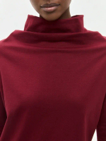 Лонгслив с цельнокроеным воротником винный