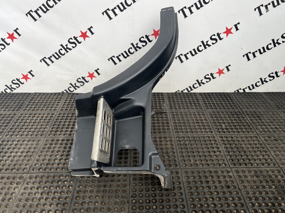 Корпус подножки правый