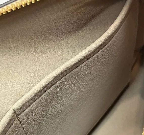 Сумка Louis Vuitton Trianon PM бежевый